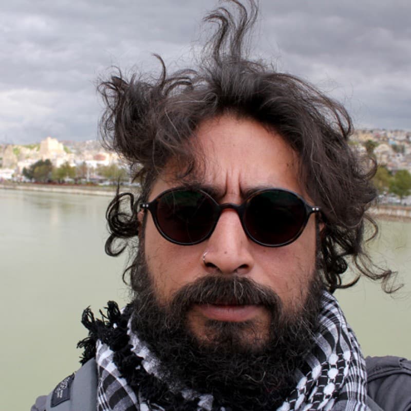 Fırat Yaşa — yazar ve çizer fotoğrafı